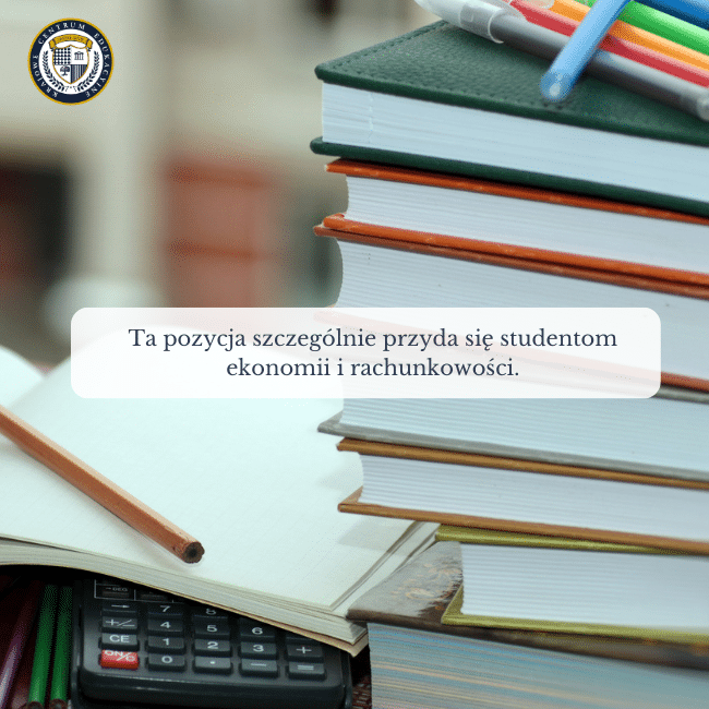 Zdjęcie książek i kalkulatora w tle oraz napis na środku: Ta pozycja przyda się szczególnie studentom ekonomii i rachunkowości.Grafika nawiązuje do tematu: książki o księgowości