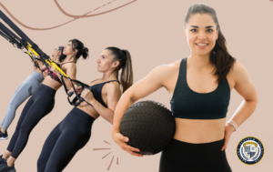 Trzy kobiety podczas treningu funkcjonalnego - dwie ćwiczą z taśmami TRX, a trzecia trzyma piłkę lekarską. Wszystkie ubrane są w sportowe stroje treningowe