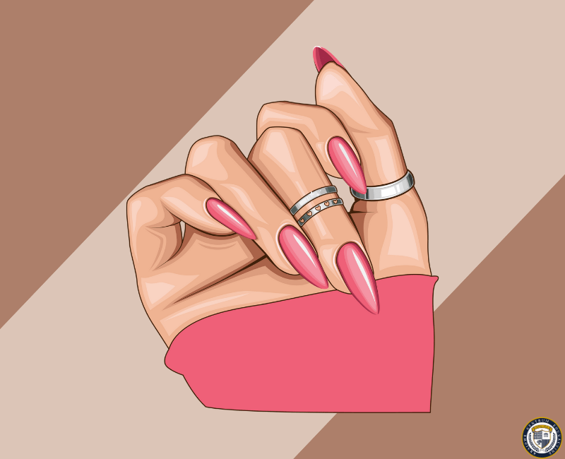 Ilustracja przedstawiająca dłoń z różowym manicure w kształcie szpiczastych paznokci (stiletto nails). Dłoń ma na sobie pierścionki i częściowo różową rękawiczkę lub odzież.