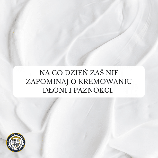 Zdjęcie rozmazanego kremu do rąk. Napis na środku: Na co dzień zaś nie zapominaj o kremowaniu dłoni i paznokci - manicure hybrydowy