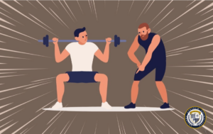Ilustracja przedstawiająca trenera personalnego nadzorującego i korygującego technikę wykonywania przysiadu ze sztangą przez klienta. Młody mężczyzna w białej koszulce wykonuje przysiad trzymając sztangę na barkach, podczas gdy trener w granatowym stroju sportowym pomaga mu utrzymać prawidłową postawę. Tło ilustracji podkreśla dynamikę treningu poprzez promieniste linie.