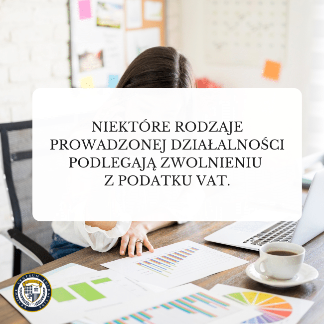 Grafika kobiety przeglądającej dokumenty i statystyki. Napis: Niektóre rodzaje prowadzonej działalności podlegają zwolnieniu z podatku VAT.
