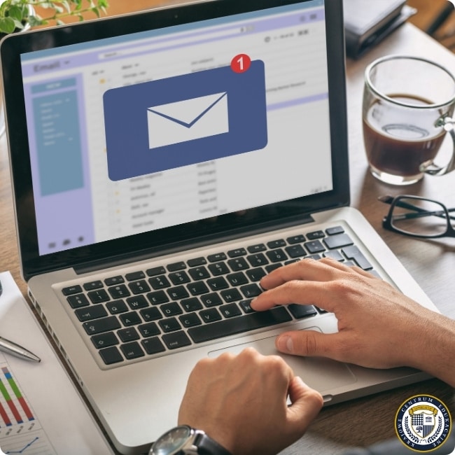 Wysyłanie oferty Cold mailing do firmy, ikonka przychodzącego emaila