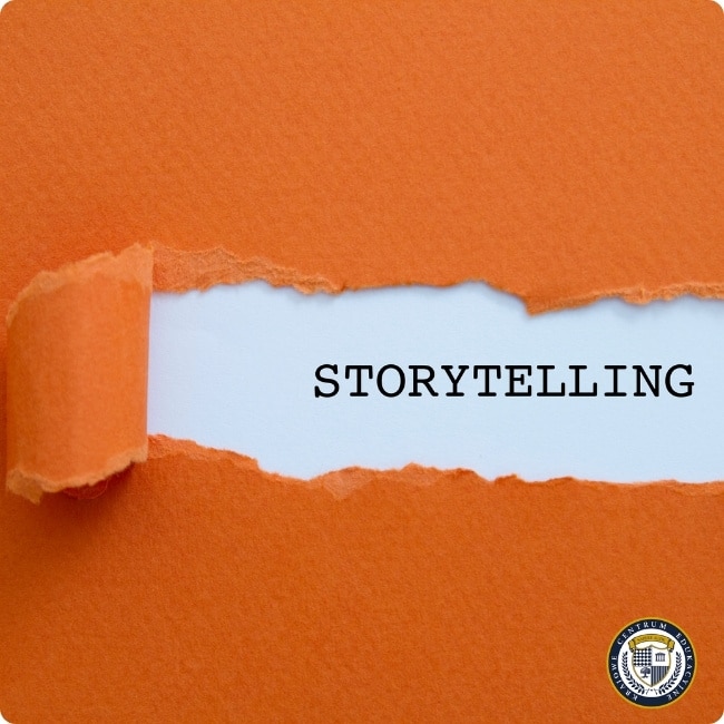 Storytelling w sprzedaży – kartka z napisem storytelling na pomarańczowym tle