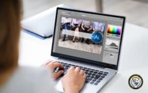 Edycja zdjęć AI w formie online za pomocą laptopa