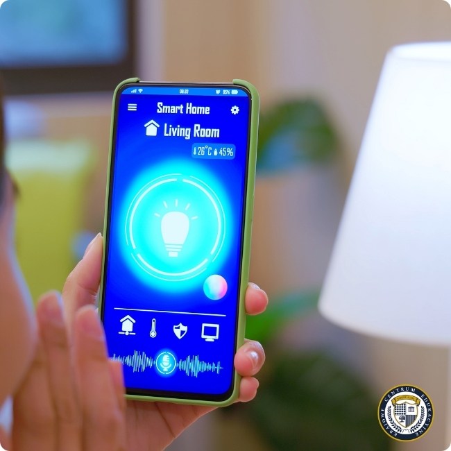 Aplikacja Smart Home na smartfonie pokazująca interfejs sterowania inteligentnym domem jako przykład zastosowania sztucznej inteligencji