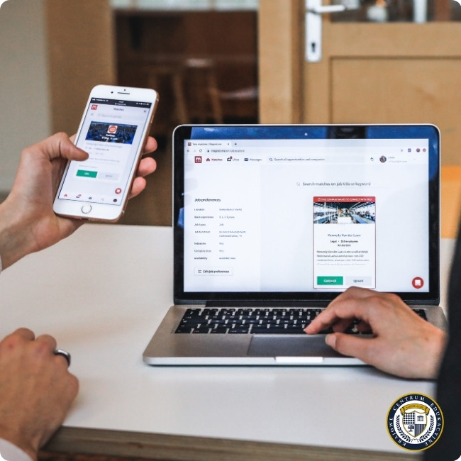 Optymalizacja SEO w WordPress na urządzeniach mobilnych i desktopowych pokazująca responsywny projekt strony