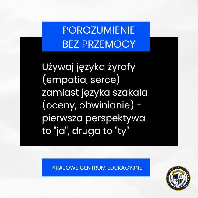 Infografika o porozumieniu bez przemocy z niebieskim tytułem na czarnym tle, wyjaśniająca różnicę między językiem żyrafy (empatia, serce) a językiem szakala (oceny, obwinianie).