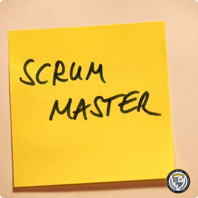 Żółta karteczka samoprzylepna z napisem SCRUM MASTER - kluczowa rola w metodyce SCRUM