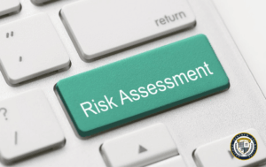 Zielone klawisz z napisem po angielsku "ocena ryzyka"