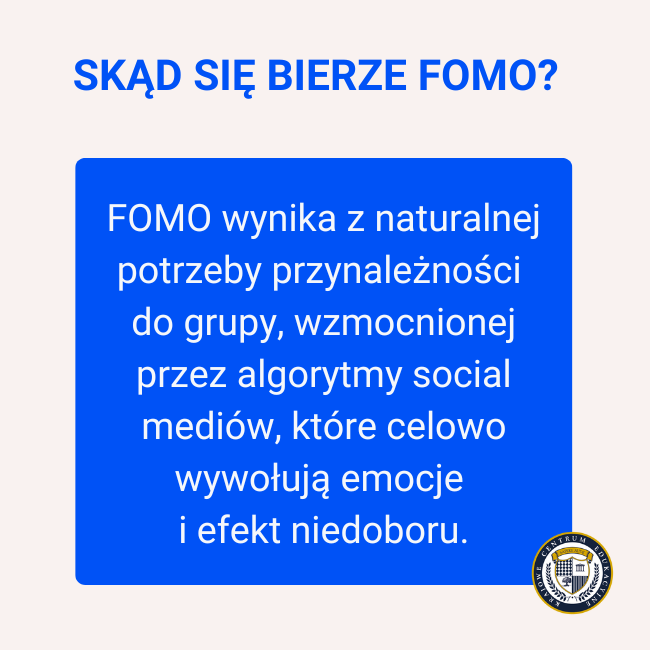 Infografika wyjaśniająca skąd się bierze FOMO - niebieskie tło z białym tekstem opisującym źródła zjawiska FOMO
