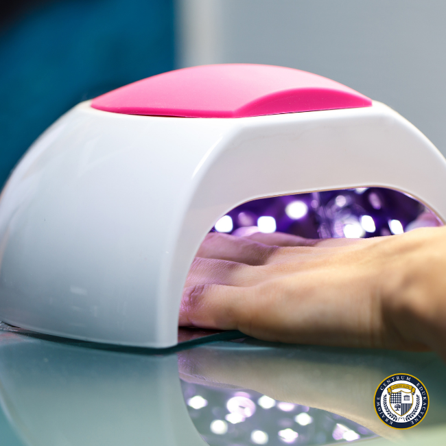Zdjęcie lampy UV/LED - podstawowy sprzęt do paznokci